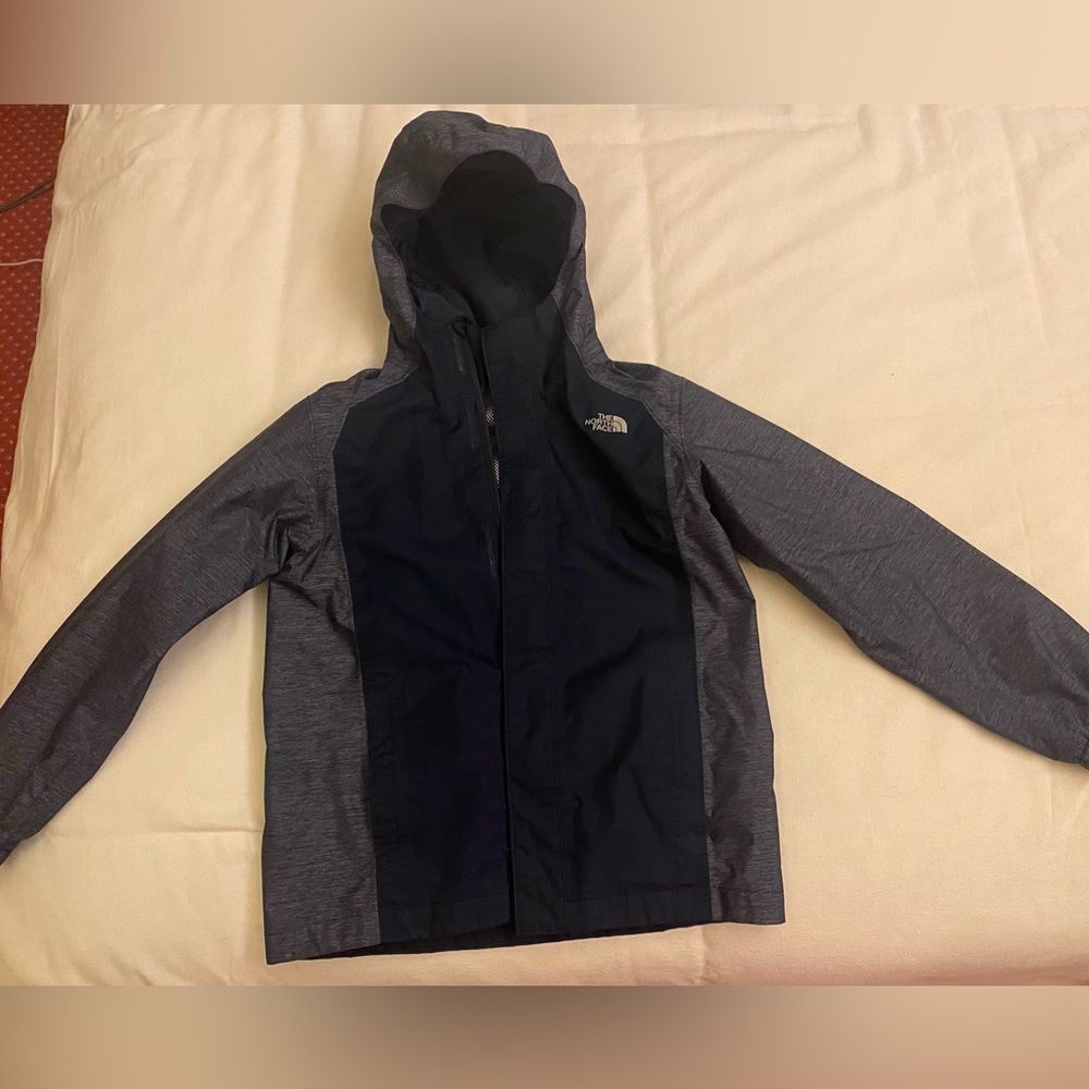 Boys NorthFace Windbreaker .